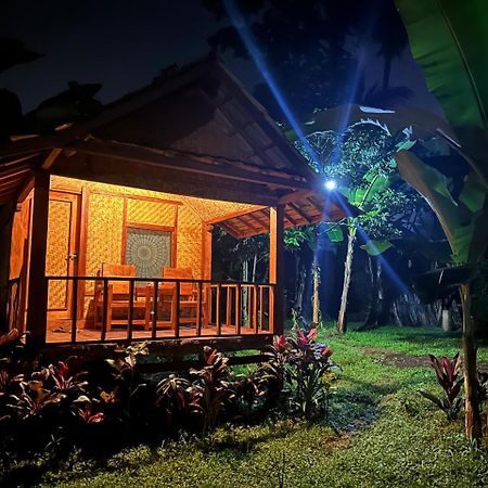 Banana Bungalows Tetebatu Habitación foto